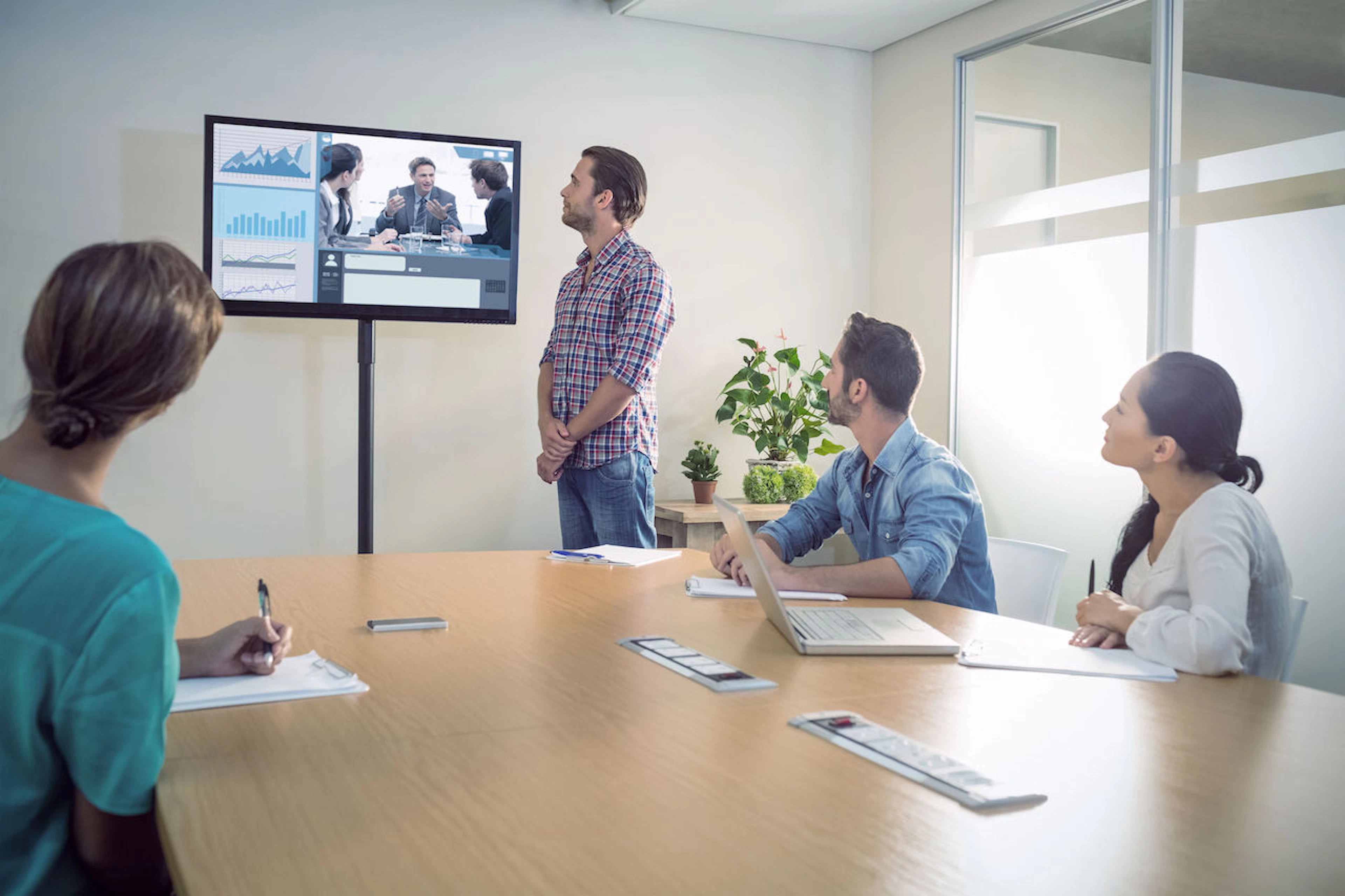 ミーティングの意味とは？会議との違いや効果的なの実践方法を紹介！