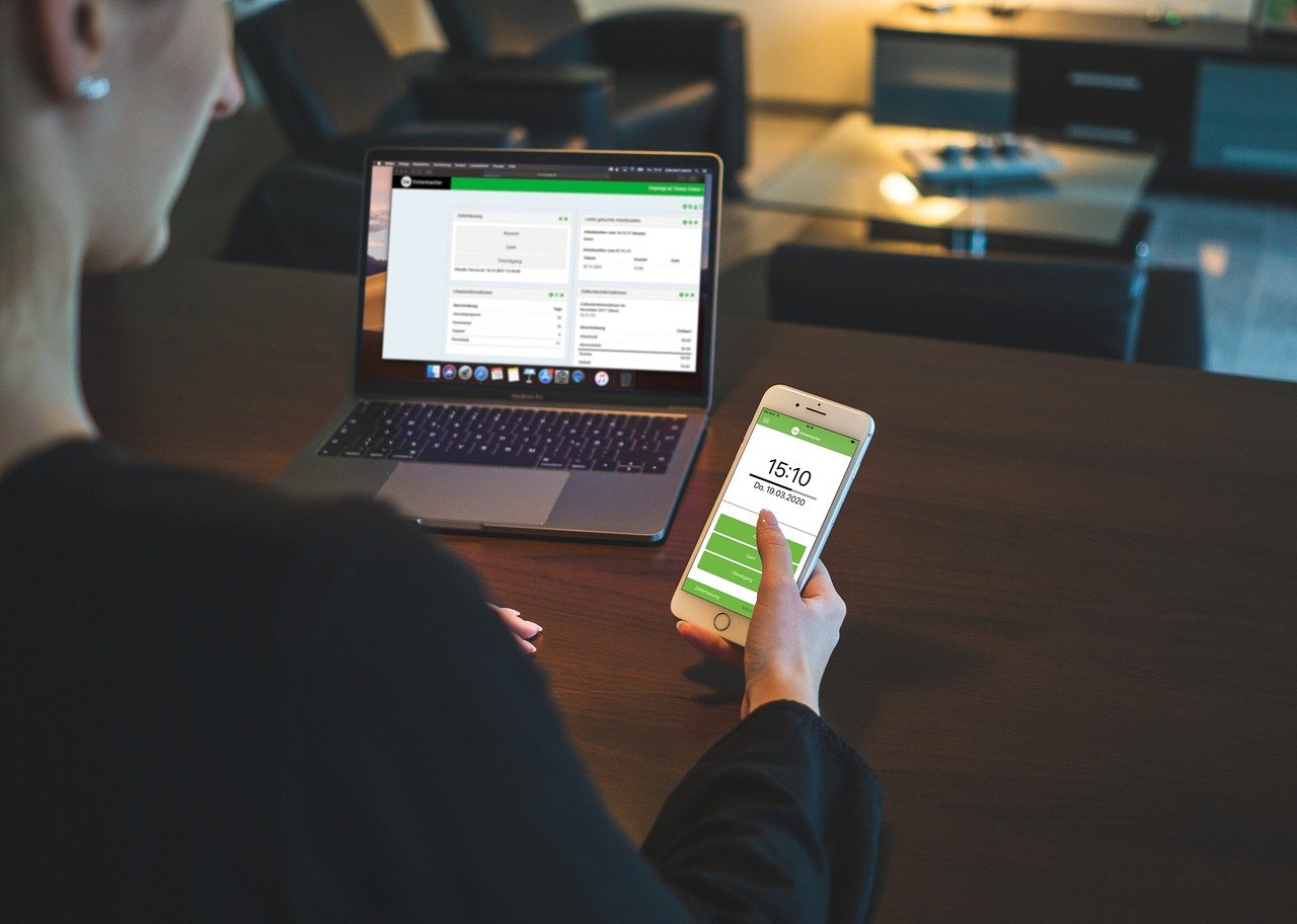 リモートワーク　勤怠管理