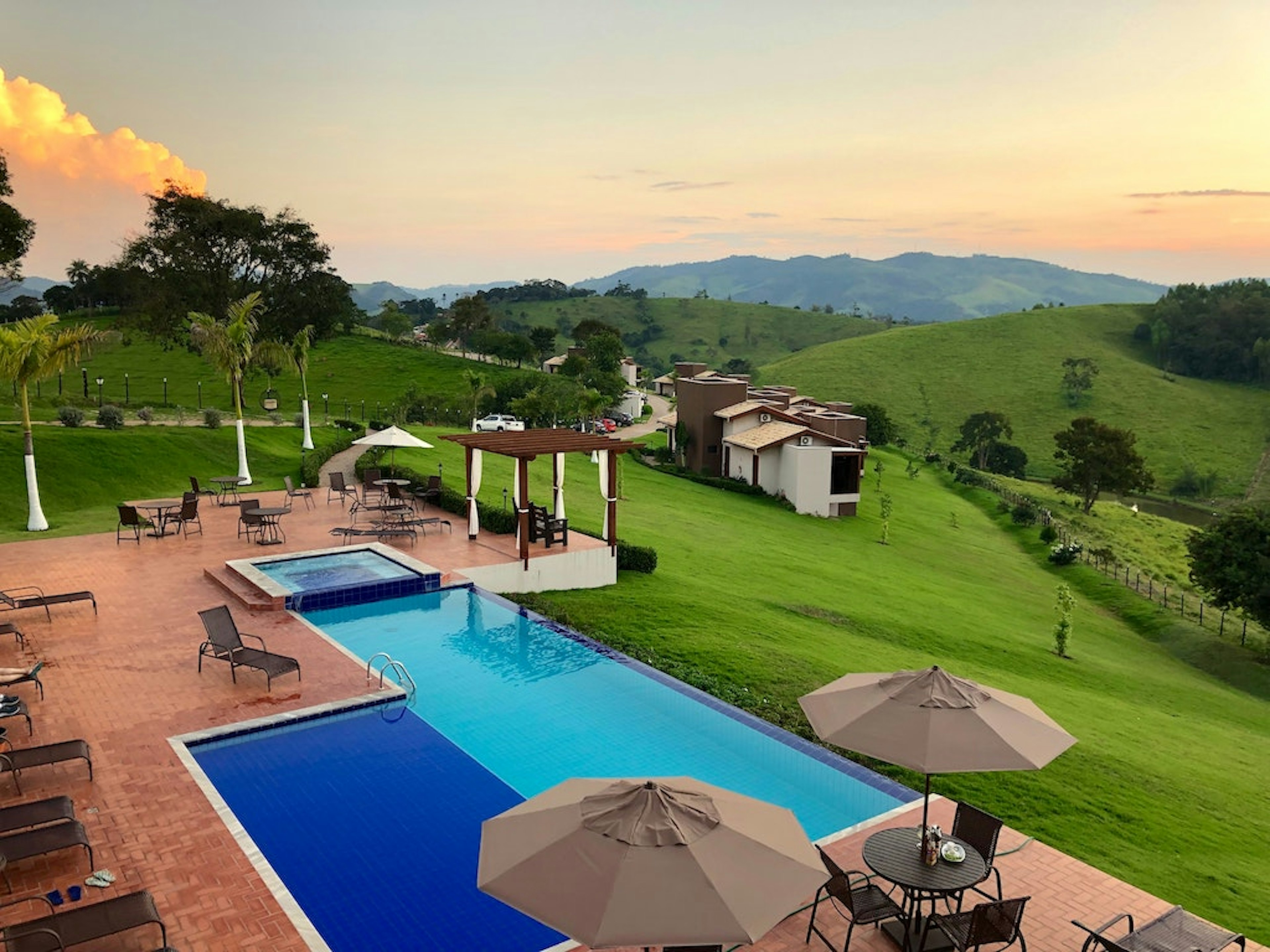 徹底解説！ワーケーションのメリットや実践方法とは？