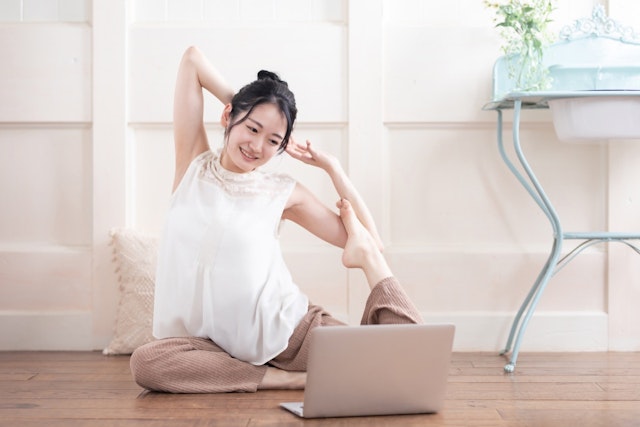 ヨガ・ピラティスで独立するためには？予約システムを導入するメリットを解説