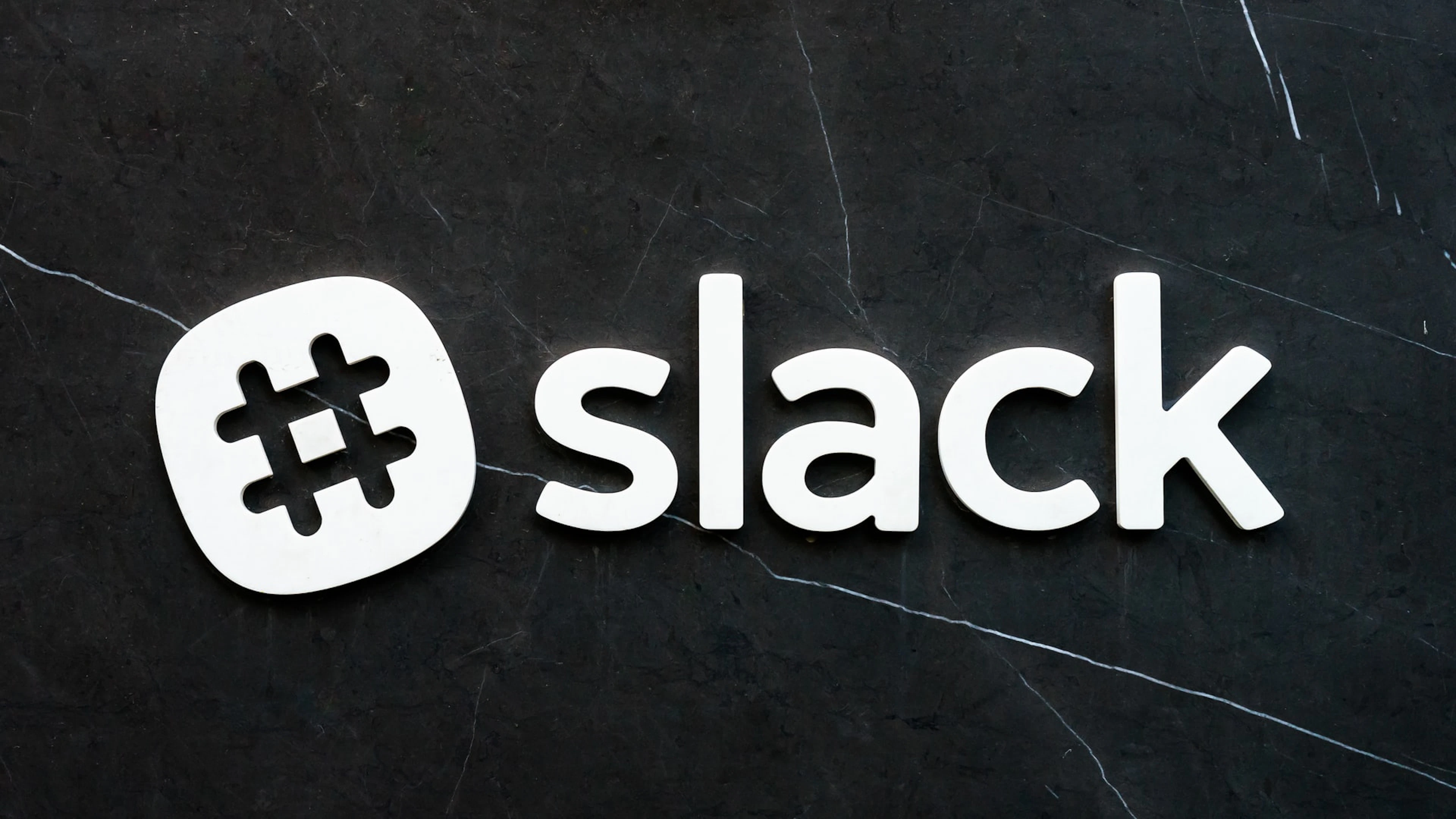 Slackで簡単にできる日程調整とは？標準機能・アプリの方法を紹介